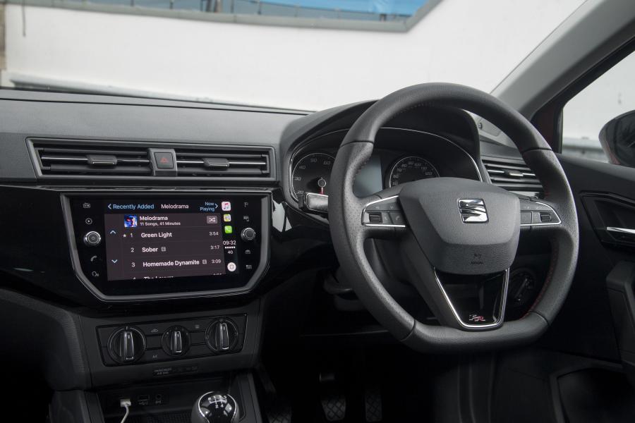 Детали интерьера Seat Ibiza FR 2017 года  (UK) (фото 29 из 40)